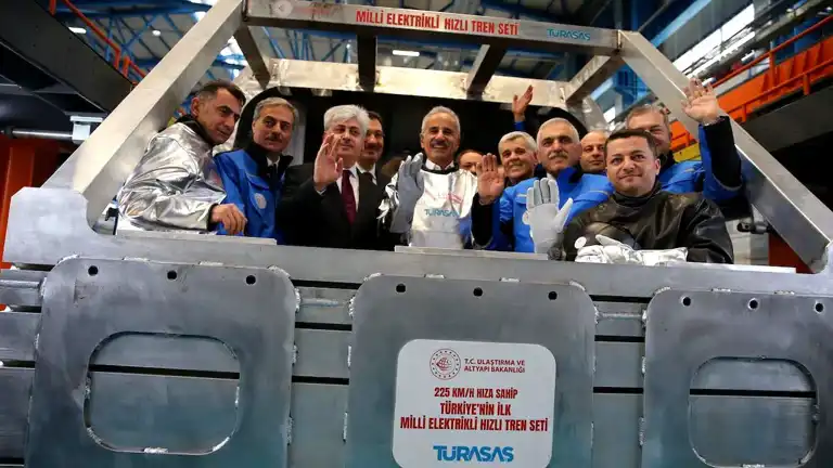 Türkiye'nin İlk Yerli Elektrikli Hızlı Treni Üretimde! Türkiye'nin İlk Yerli Elektrikli Hızlı Treni Üretimde!